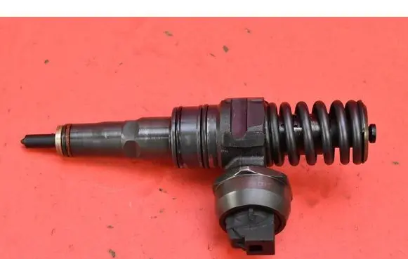 Volkswagen PASSAT B5.5 Fuel injector 038130073AJ