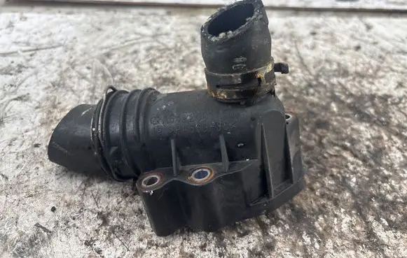Mercedes-Benz CLS C219 Engine coolant pipe/hose A6422001156