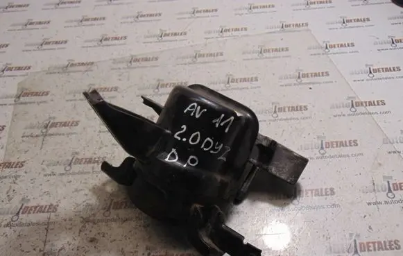 Toyota Avensis T270 Engine mount bracket