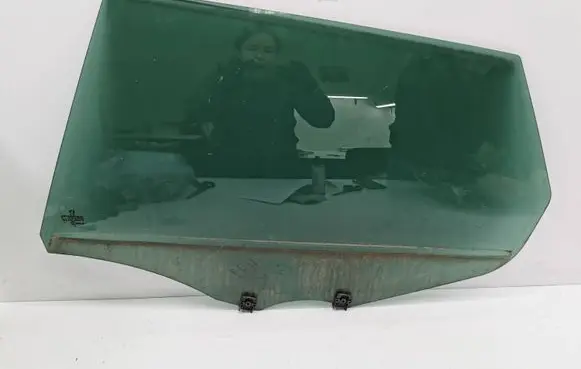 Peugeot 508 Front door window glass four-door E000189