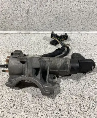 Volkswagen PASSAT B5 Ignition lock 4B0905851A