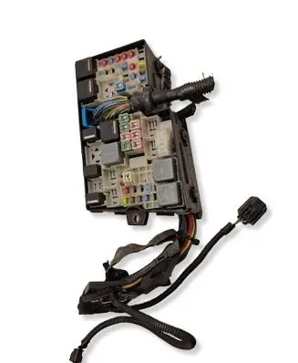 Ford Focus Fuse module AV6T14A142AA