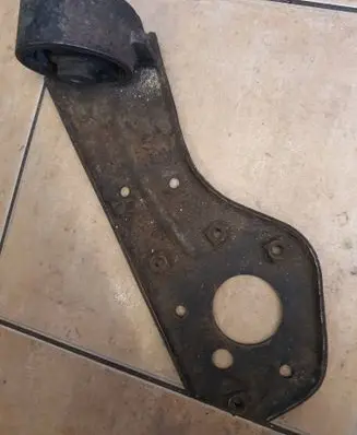 Volkswagen Golf I Engine mount bracket 068260831a 202312