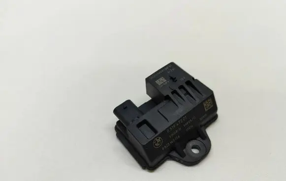 BMW 5 F10 F11 Glow plug pre-heat relay 851947201 0522140104