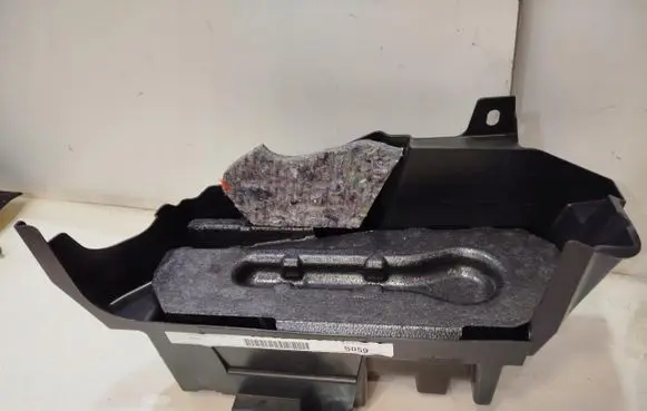 Mercedes-Benz C W205 Glove box