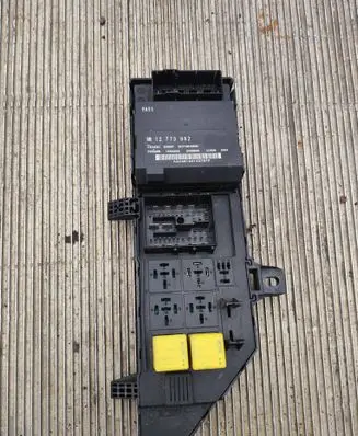 Opel Vectra C Fuse box set 12773982 356967 SC718810500