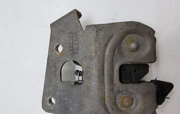 BMW 5 E60 E61 Seat back rest lock catch 7112854