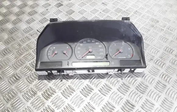 Volvo S70 V70 V70 XC Speedometer (instrument cluster) 9472523 69294240T 9168144