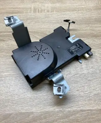 Audi A3 S3 8P Aerial antenna amplifier 8P4035225D