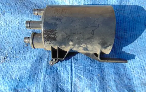 Active carbon filter fuel vapour canister