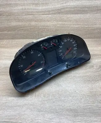 Volkswagen PASSAT B5 Speedometer (instrument cluster) 3B0919861J 110008793