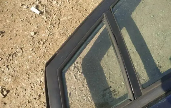 Toyota Corolla Verso AR10 Front door vent window glass four-door 