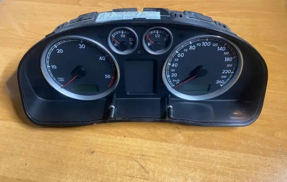 Volkswagen PASSAT B5 Speedometer (instrument cluster) 3B0920807A 010802032029