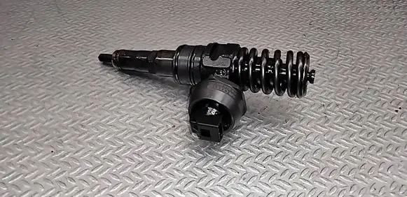 Volkswagen Caddy Fuel injector 038130073AG