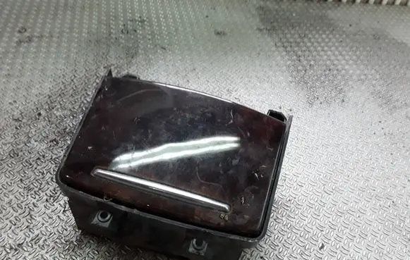 Cup holder front