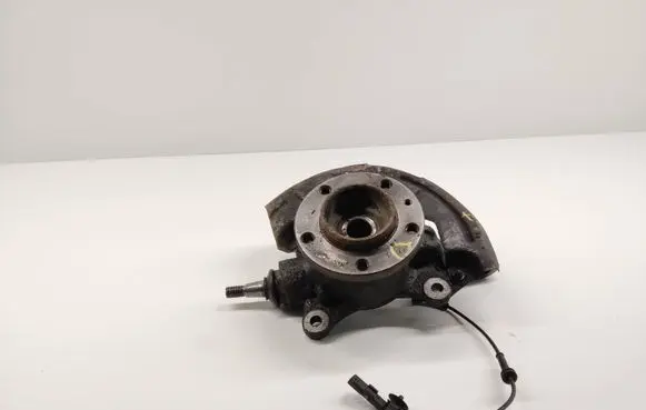 Nissan NV400 Front wheel hub spindle knuckle