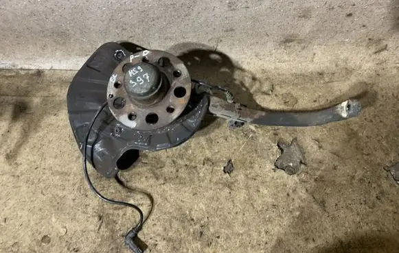 Mercedes-Benz SL R230 Front wheel hub 