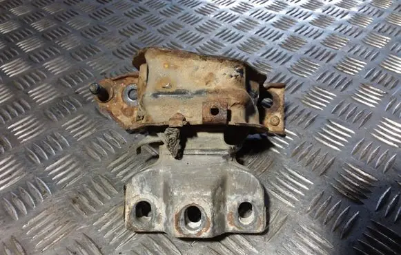 Chrysler Town & Country IV Engine mount bracket 30184L
