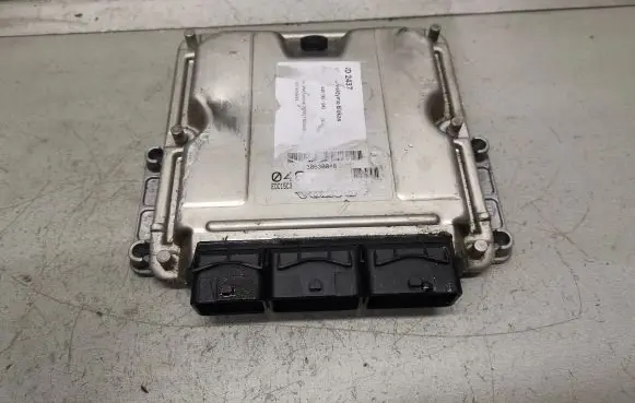 Volvo S40, V40 Engine control unit/module 0281010441 8200065996 30630048