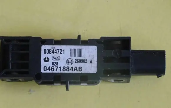 Chrysler PT Cruiser Airbag deployment crash/impact sensor 04671884AB