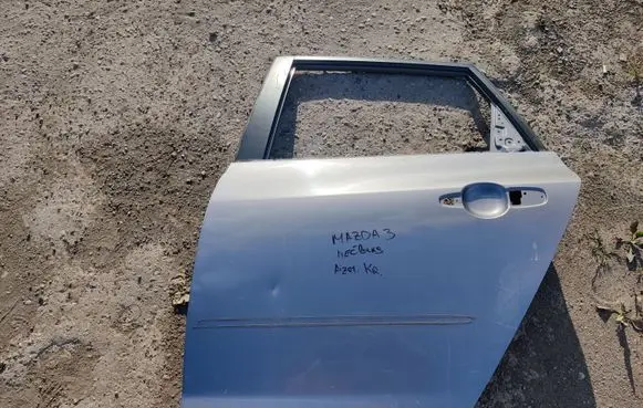 Mazda 3 I Rear door