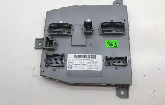 Mercedes-Benz C W205 Comfort/convenience module A2059006330 A2059013904 A2229021514