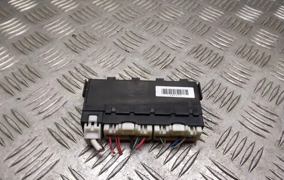 Toyota Prius (XW30) Fuse module 8264171010 72818503