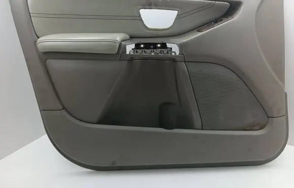 Volvo XC90 Front door card panel trim