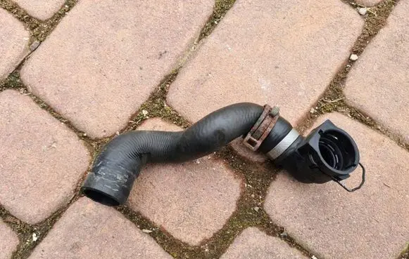 Opel Insignia B Engine coolant pipe/hose 13489105