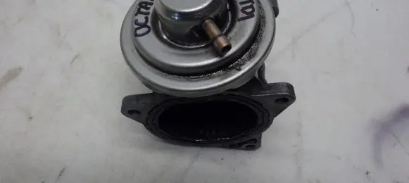 Skoda Octavia Mk2 (1Z) EGR valve 038131501AF