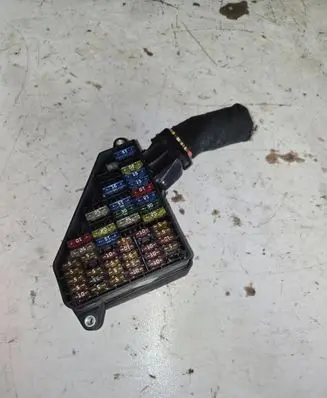 Volkswagen Polo IV 9N3 Fuse box set 0809206632 085230710002
