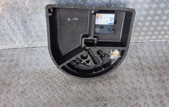 Ford B-MAX Spare wheel section trim 