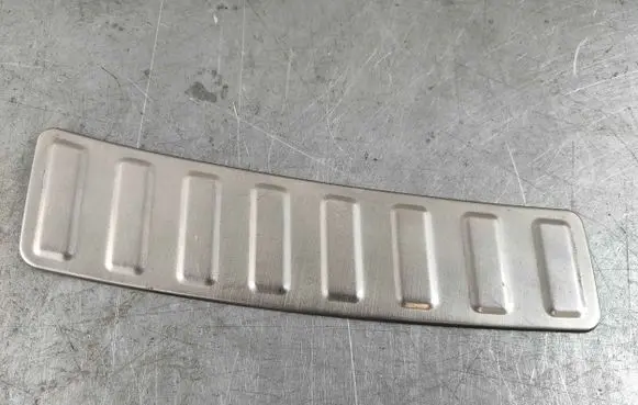 Trunk/boot sill cover protection