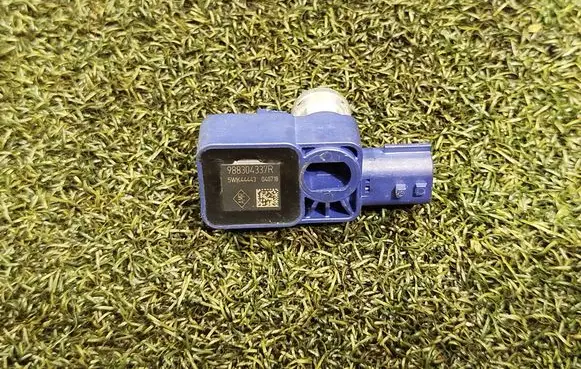 Opel Vivaro Airbag deployment crash/impact sensor 988304337R 5WK44443