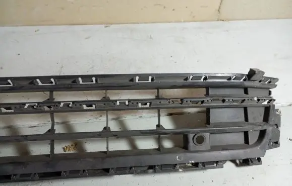 Volkswagen Jetta VI Front bumper lower grill 5C6853671P