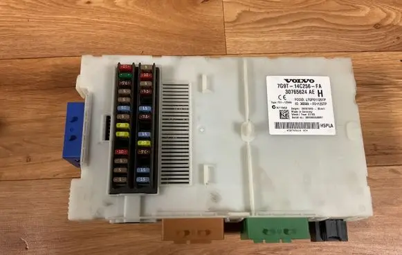 Volvo V70 Fuse module 30765624AE 7G9T14C256FA 3659AF01125TP