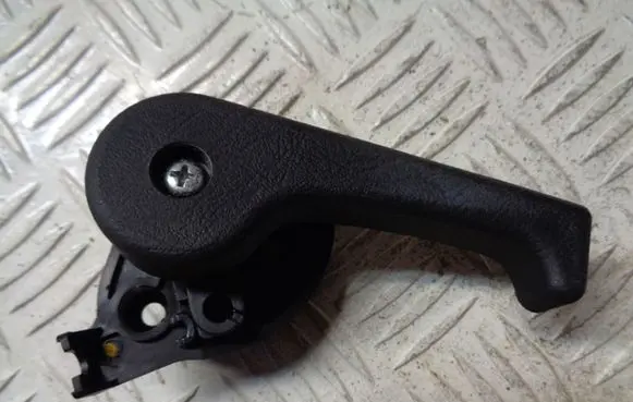 KIA Ceed Engine bonnet (hood) release handle