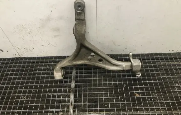Mercedes-Benz GLE (W166 - C292) Front lower control arm/wishbone 6524540