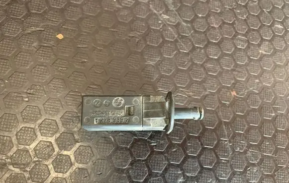 BMW 3 E46 Fuel tank opening switch 82289392