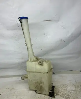 KIA Sorento Windshield washer fluid reservoir/tank