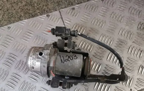 Mercedes-Benz C W203 Vacuum pump A2034300032