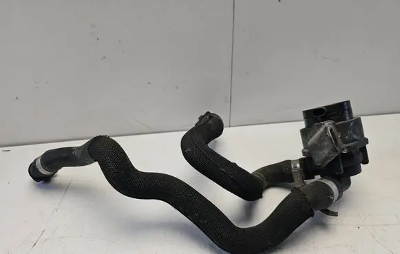 Engine coolant pipe/hose