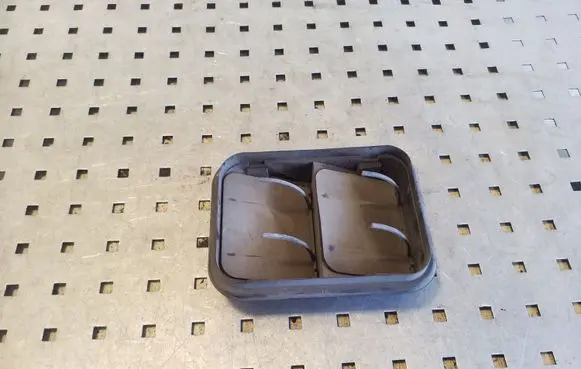 Nissan X-Trail T31 Quarter panel pressure vent 