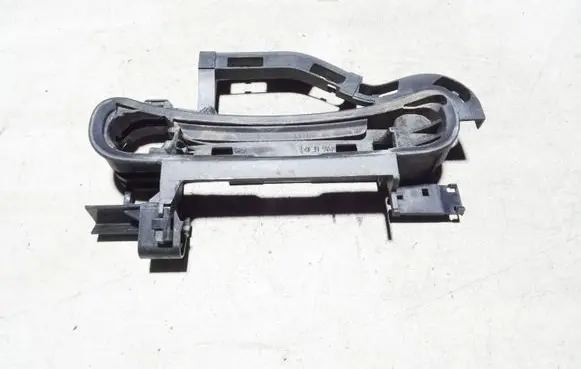 Rear door exterior handle/bracket