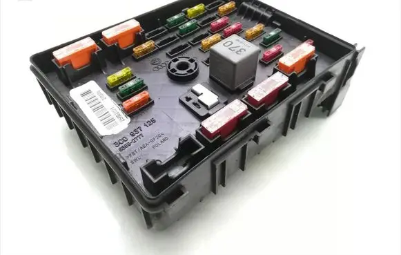 Volkswagen PASSAT B7 Fuse module 3C0937125 6359-2777