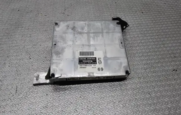 Toyota Avensis T250 Engine control unit/module 8966105690