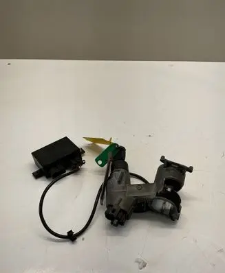 Volkswagen Transporter - Caravelle T4 Ignition lock 701905851 6H0953257B