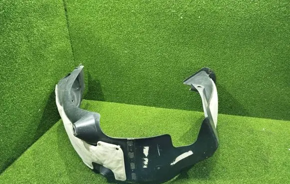 Rear arch fender liner splash guards