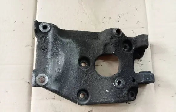 Peugeot 307 A/C compressor mount bracket 9646719580