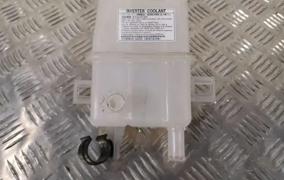 Toyota Prius (XW50) Coolant expansion tank/reservoir C18